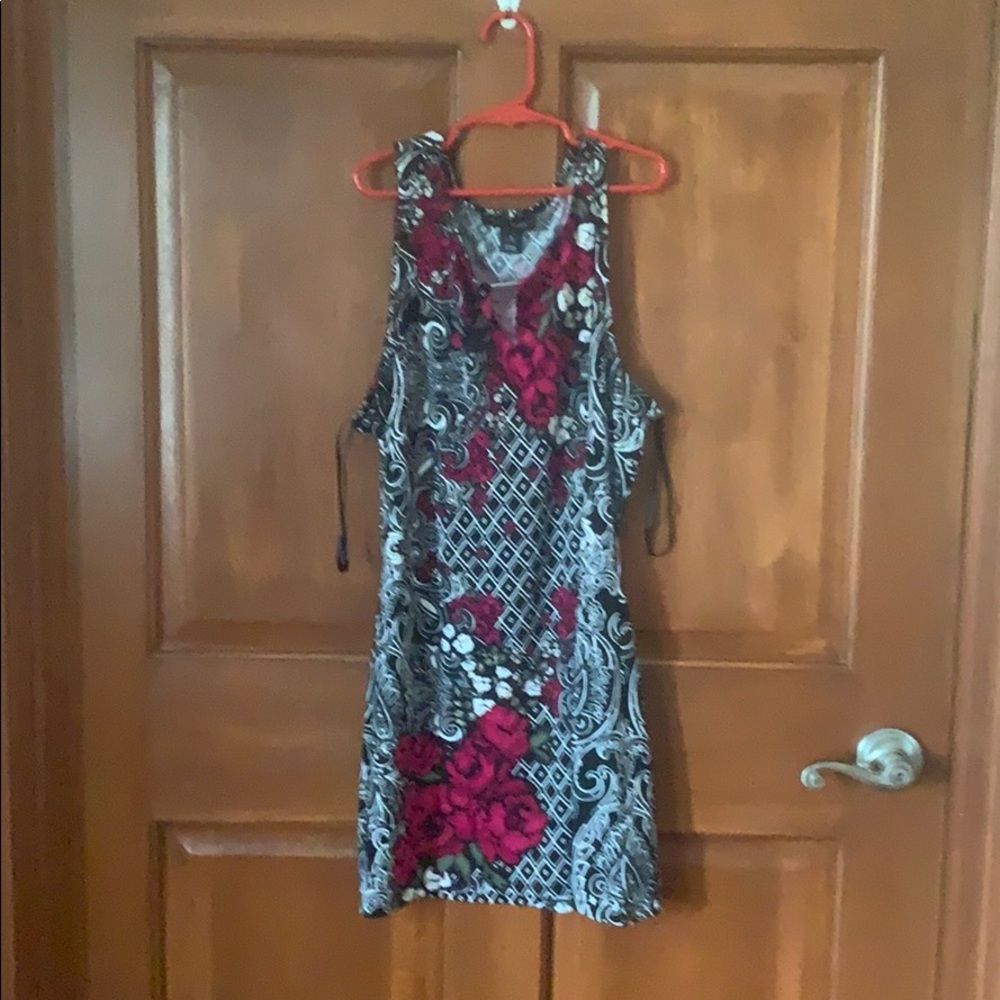 White House Black Market Scroll Floral tunic